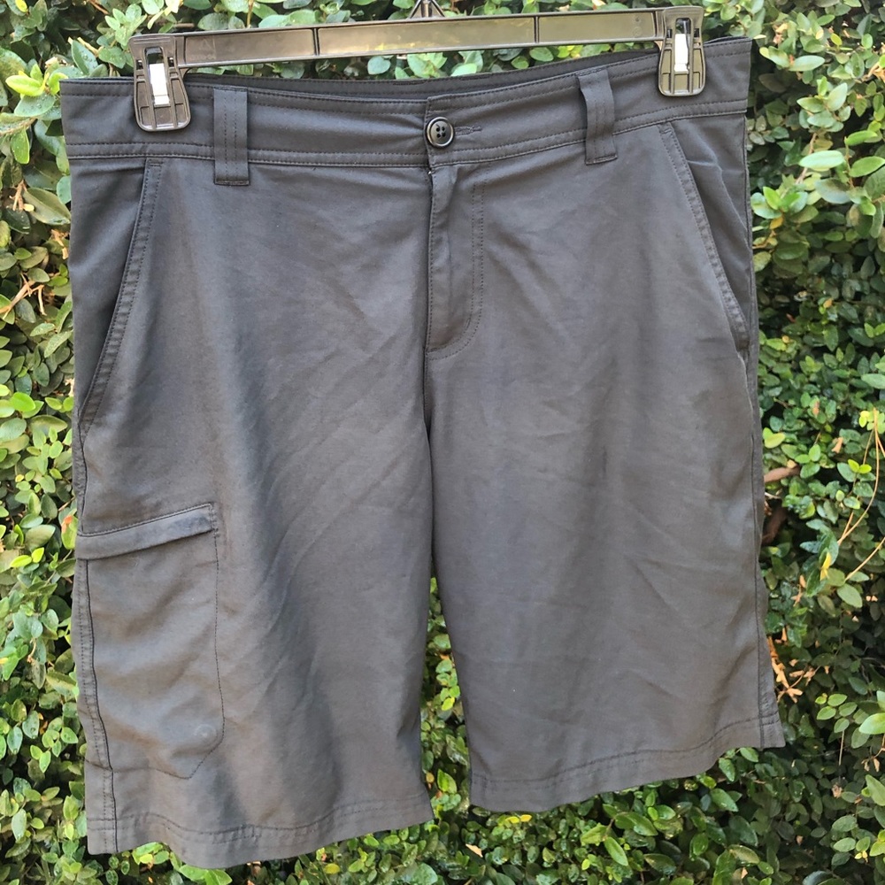 COLUMBIA size 32 black lightweight board shorts